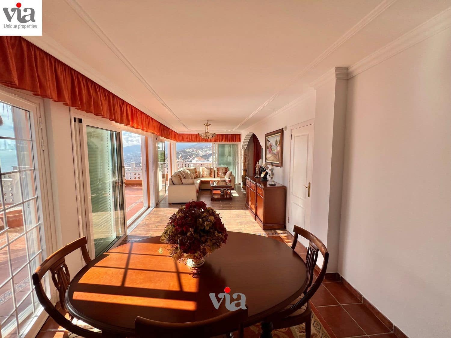 Chalet de 6 habitaciones en Tabaiba en venta con piscina - 829.000 € (Ref: 9482381)