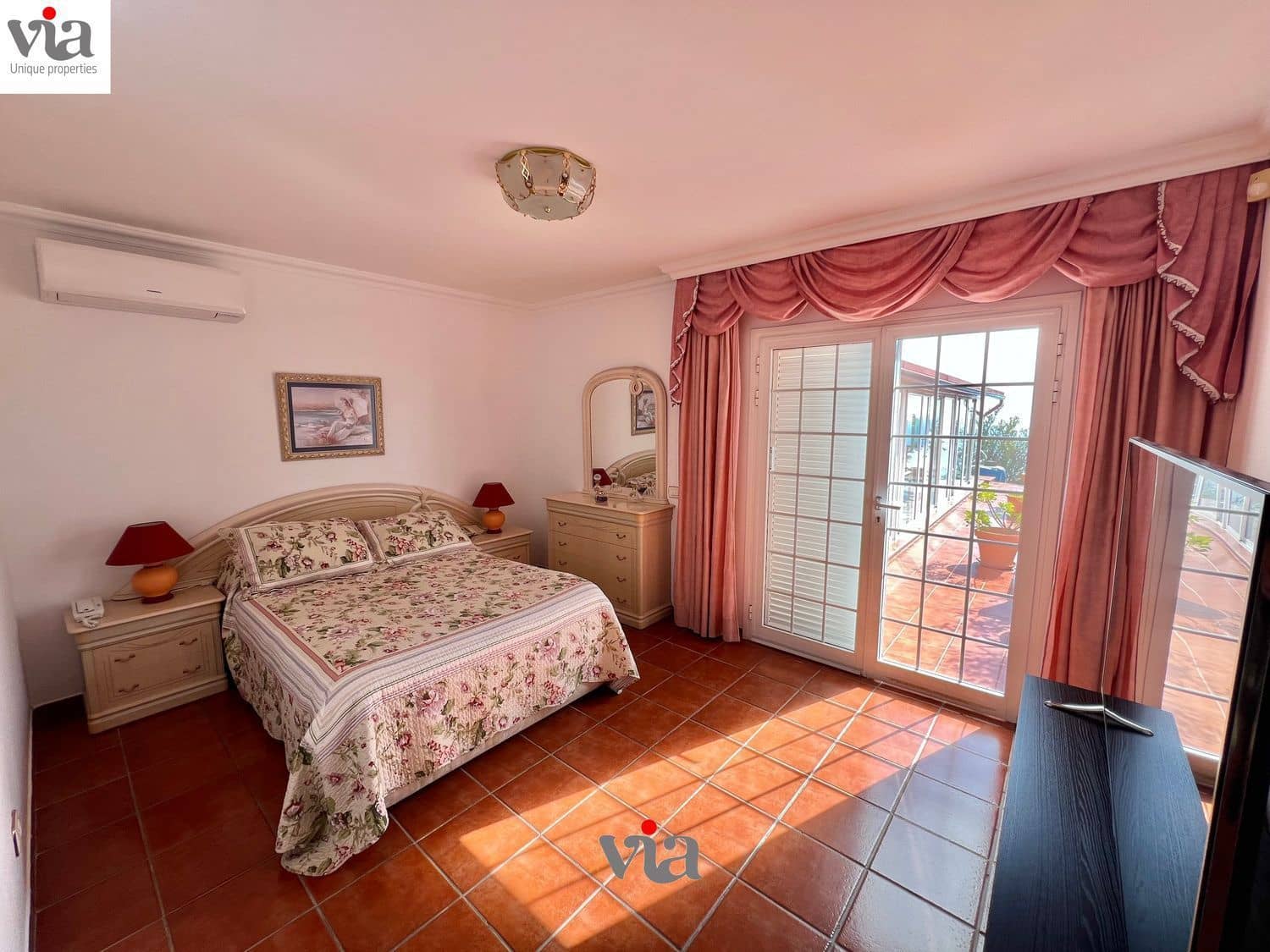 Chalet de 6 habitaciones en Tabaiba en venta con piscina - 829.000 € (Ref: 9482381)