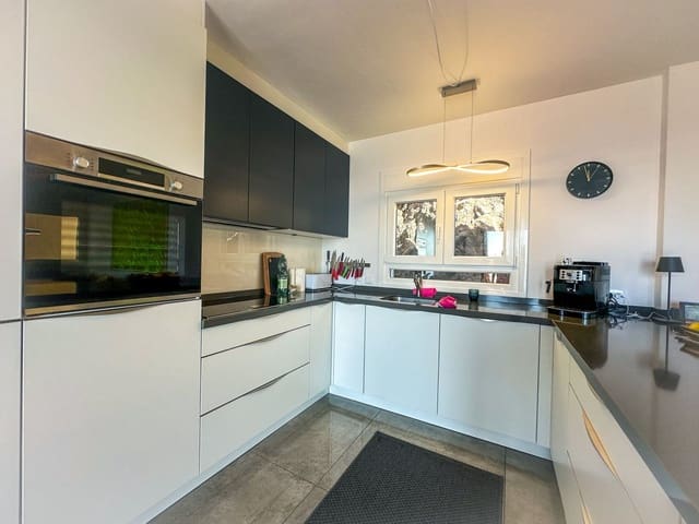 3 makuuhuone Huvila myytävänä paikassa Guía de Isora mukana uima-altaan - 1 320 000 € (Ref: 9482382)