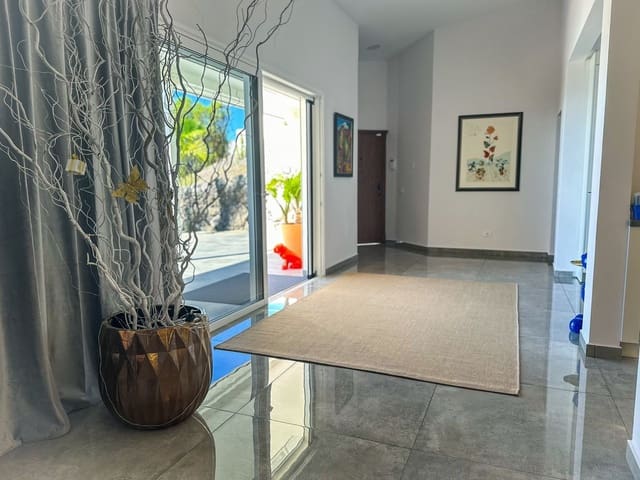 3 makuuhuone Huvila myytävänä paikassa Guía de Isora mukana uima-altaan - 1 320 000 € (Ref: 9482382)