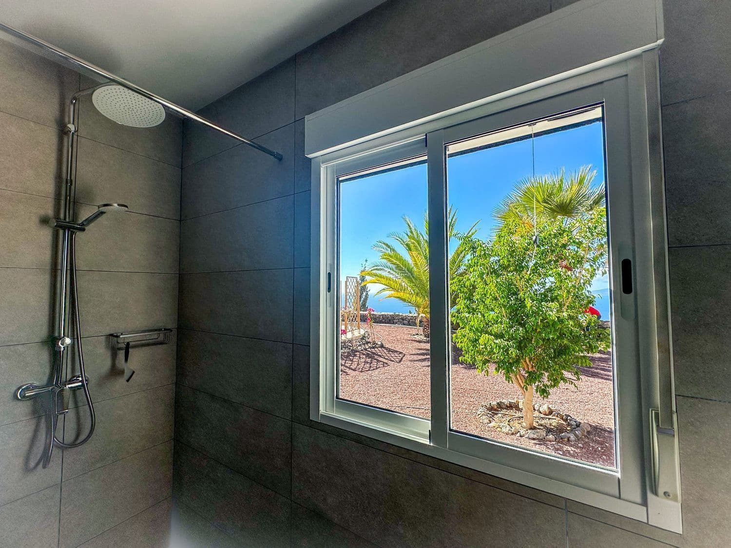 3 makuuhuone Huvila myytävänä paikassa Guia de Isora mukana uima-altaan - 1 320 000 € (Ref: 9482382)