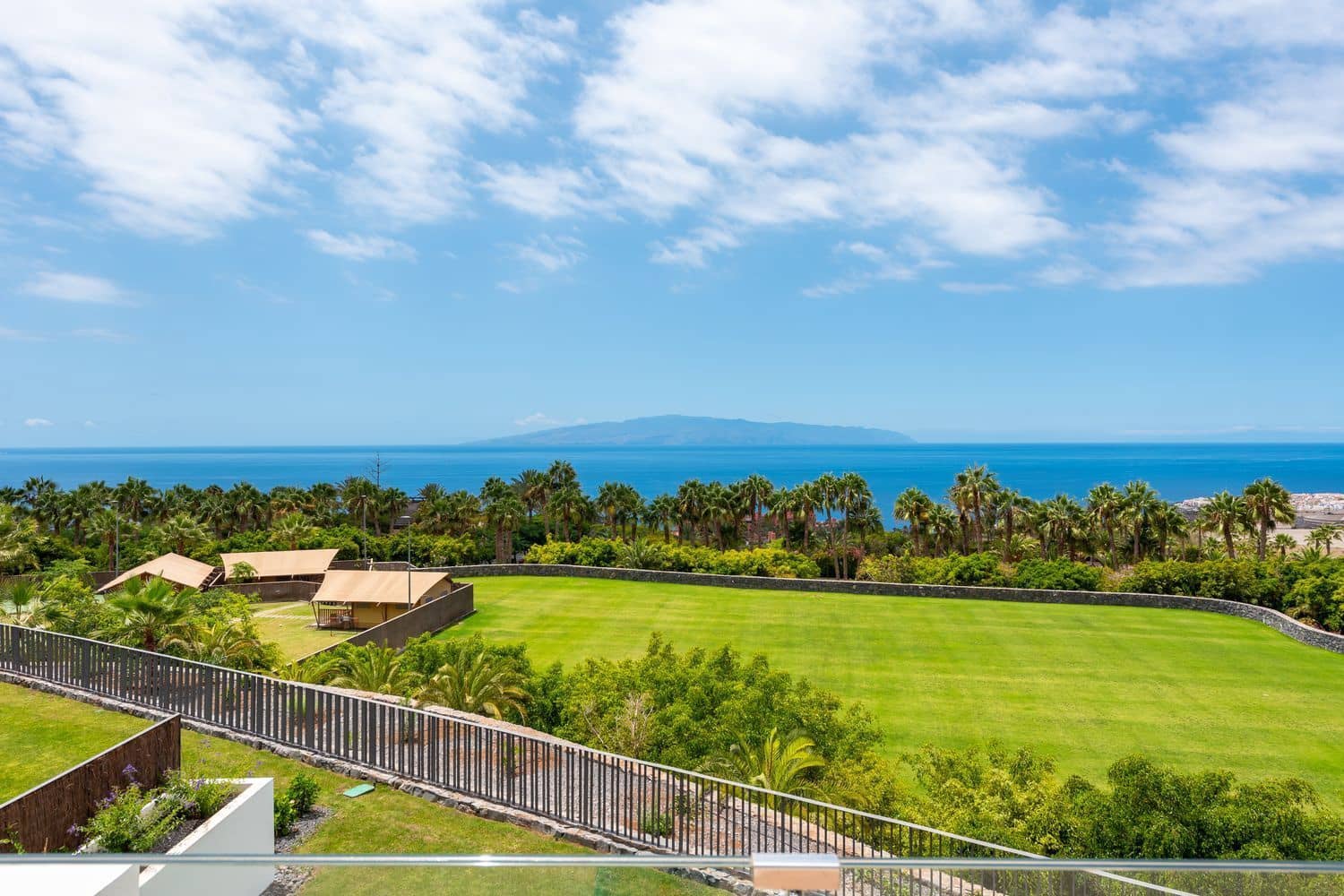 2 bedroom Flat for sale in Guia de Isora with pool garage - € 895,000 (Ref: 9482383)