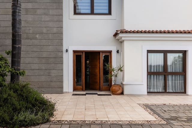 6 bedroom Villa for sale in Santa Ursula with pool - € 999,000 (Ref: 9482385)