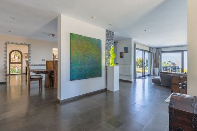 6 bedroom Villa for sale in Santa Ursula with pool - € 999,000 (Ref: 9482385)