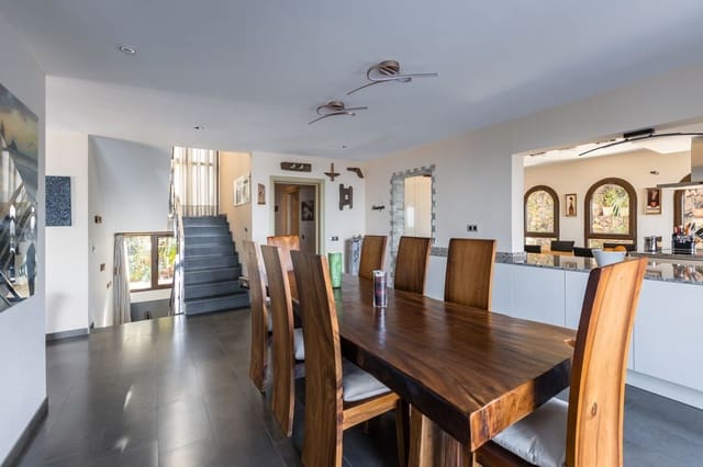 6 bedroom Villa for sale in Santa Ursula with pool - € 999,000 (Ref: 9482385)