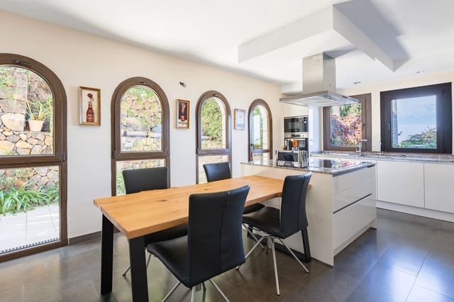 6 bedroom Villa for sale in Santa Ursula with pool - € 999,000 (Ref: 9482385)