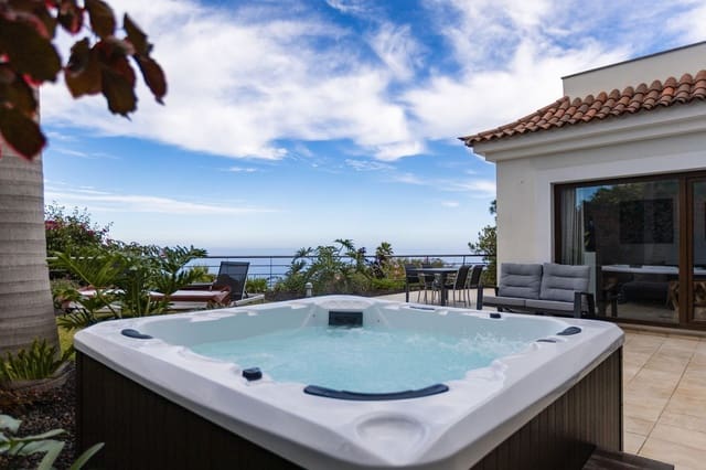 6 bedroom Villa for sale in Santa Ursula with pool - € 999,000 (Ref: 9482385)