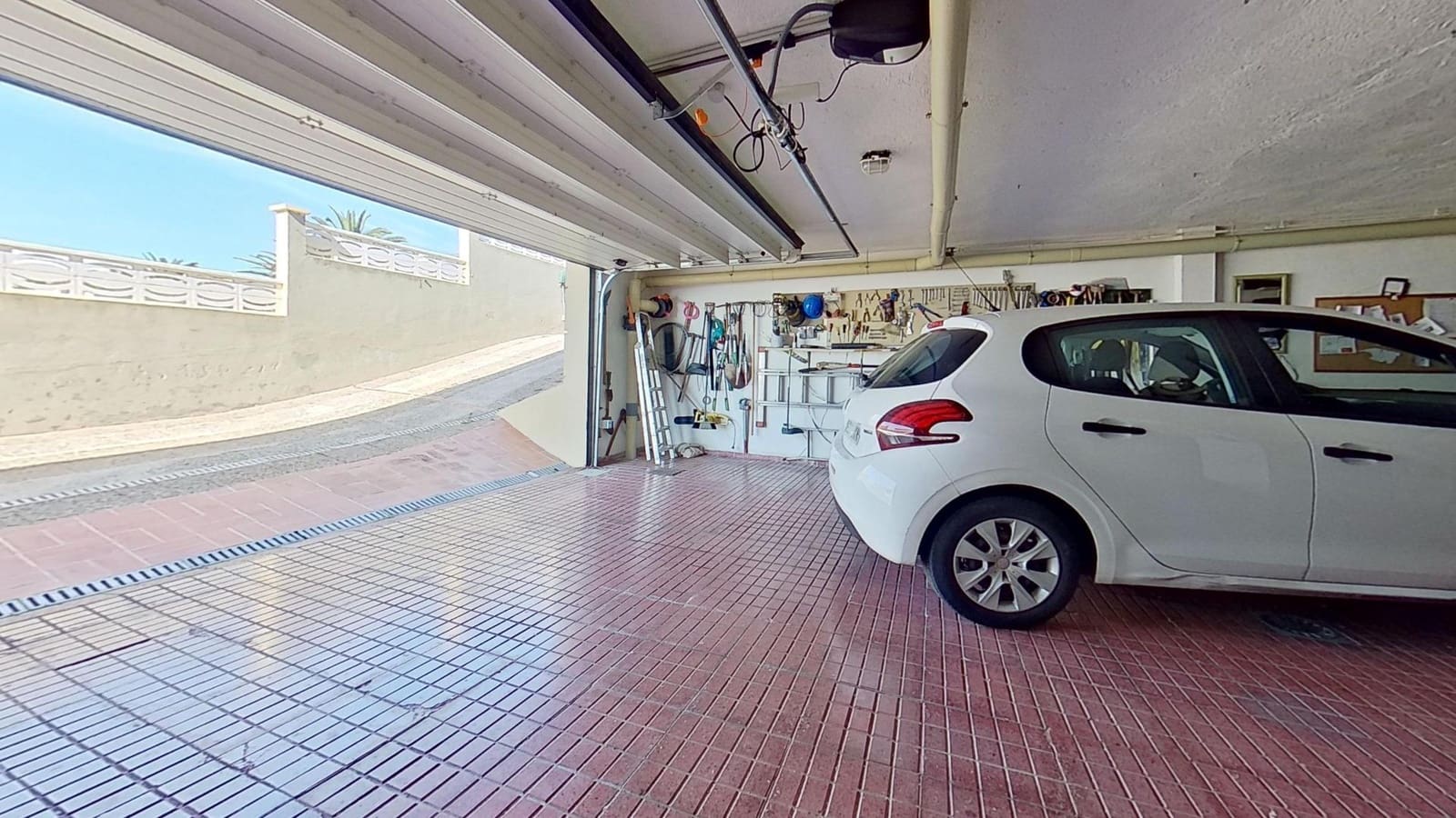 3 bedroom Villa for sale in Tacoronte with garage - € 980,000 (Ref: 9605160)