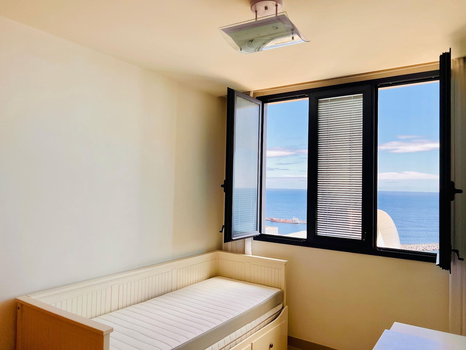 3 bedroom Flat for sale in Santa Cruz de Tenerife with garage - € 375,000 (Ref: 9860255)