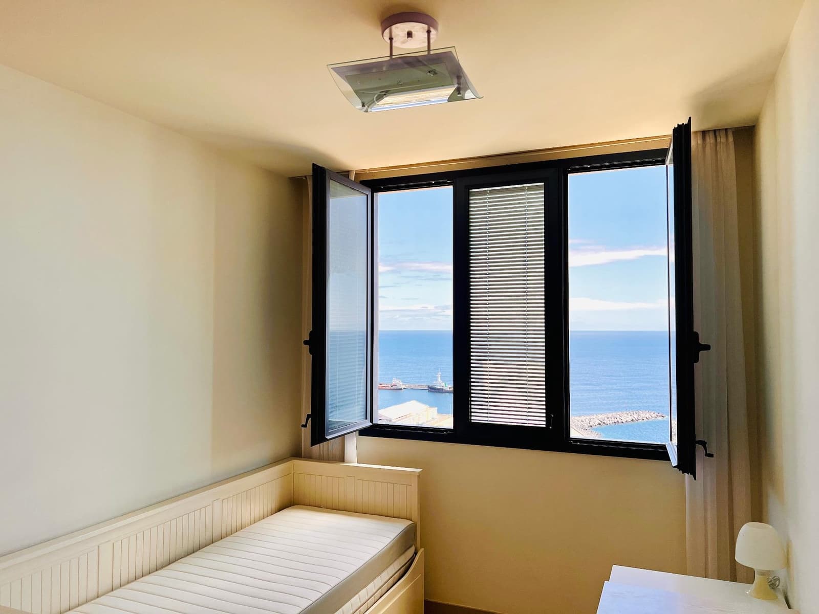 3 bedroom Flat for sale in Santa Cruz de Tenerife with garage - € 375,000 (Ref: 9860255)