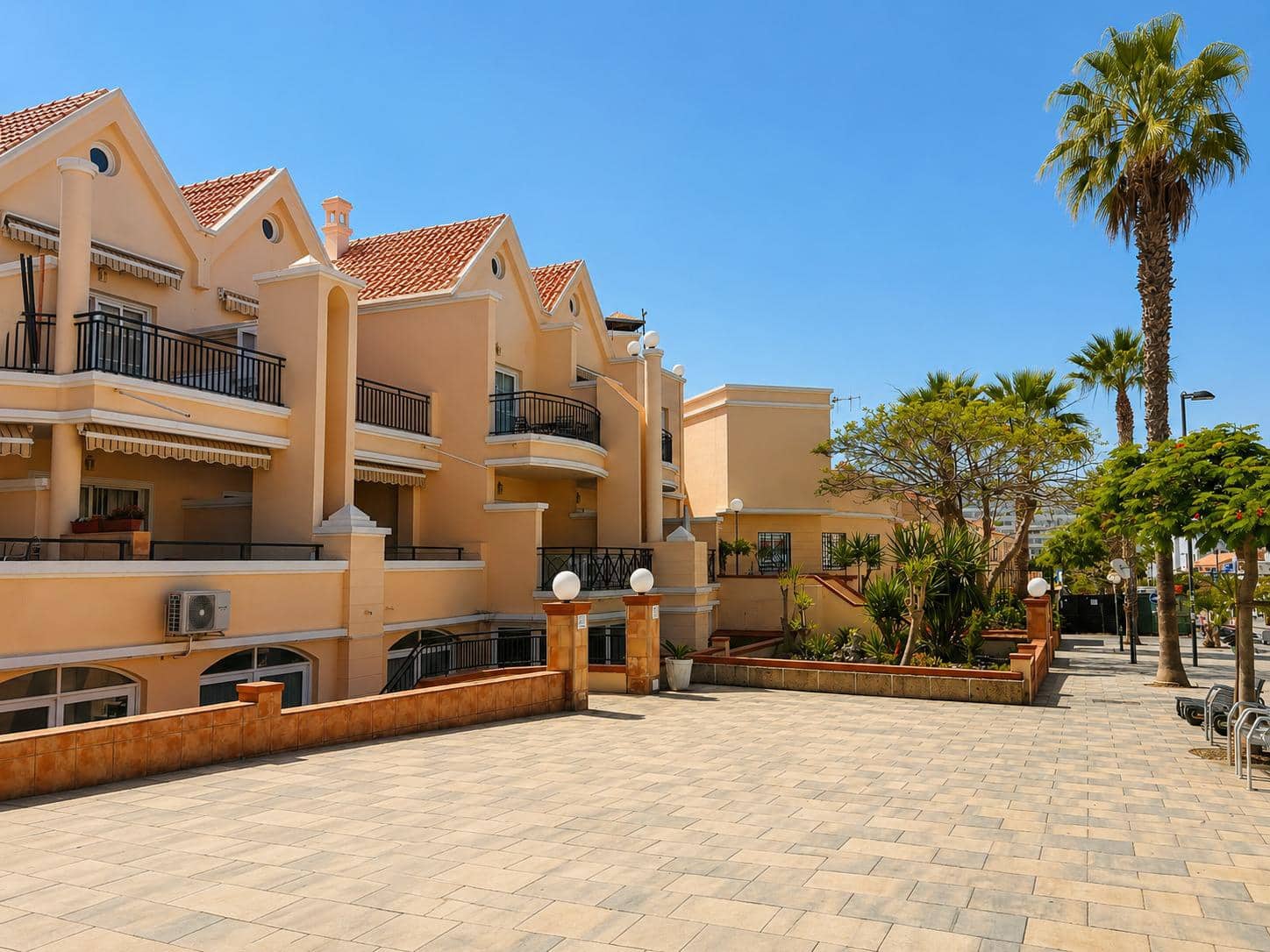 Komercyjne na sprzedaż w Playa Fanabe - 1 400 000 € (Ref: 9890533)