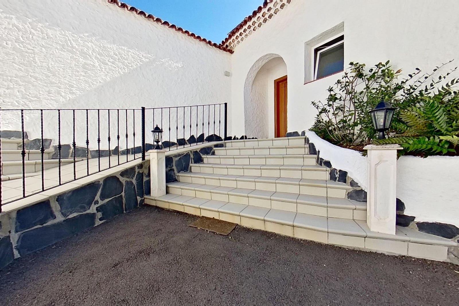 6 bedroom Villa for sale in Tacoronte with pool garage - € 1,300,000 (Ref: 9890534)