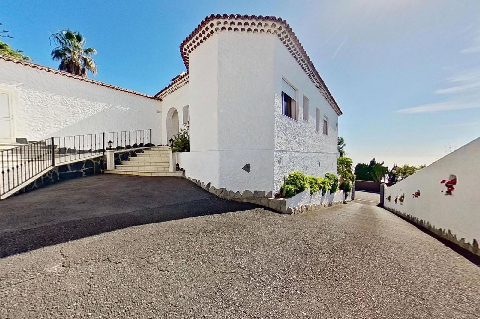6 bedroom Villa for sale in Tacoronte with pool garage - € 1,300,000 (Ref: 9890534)