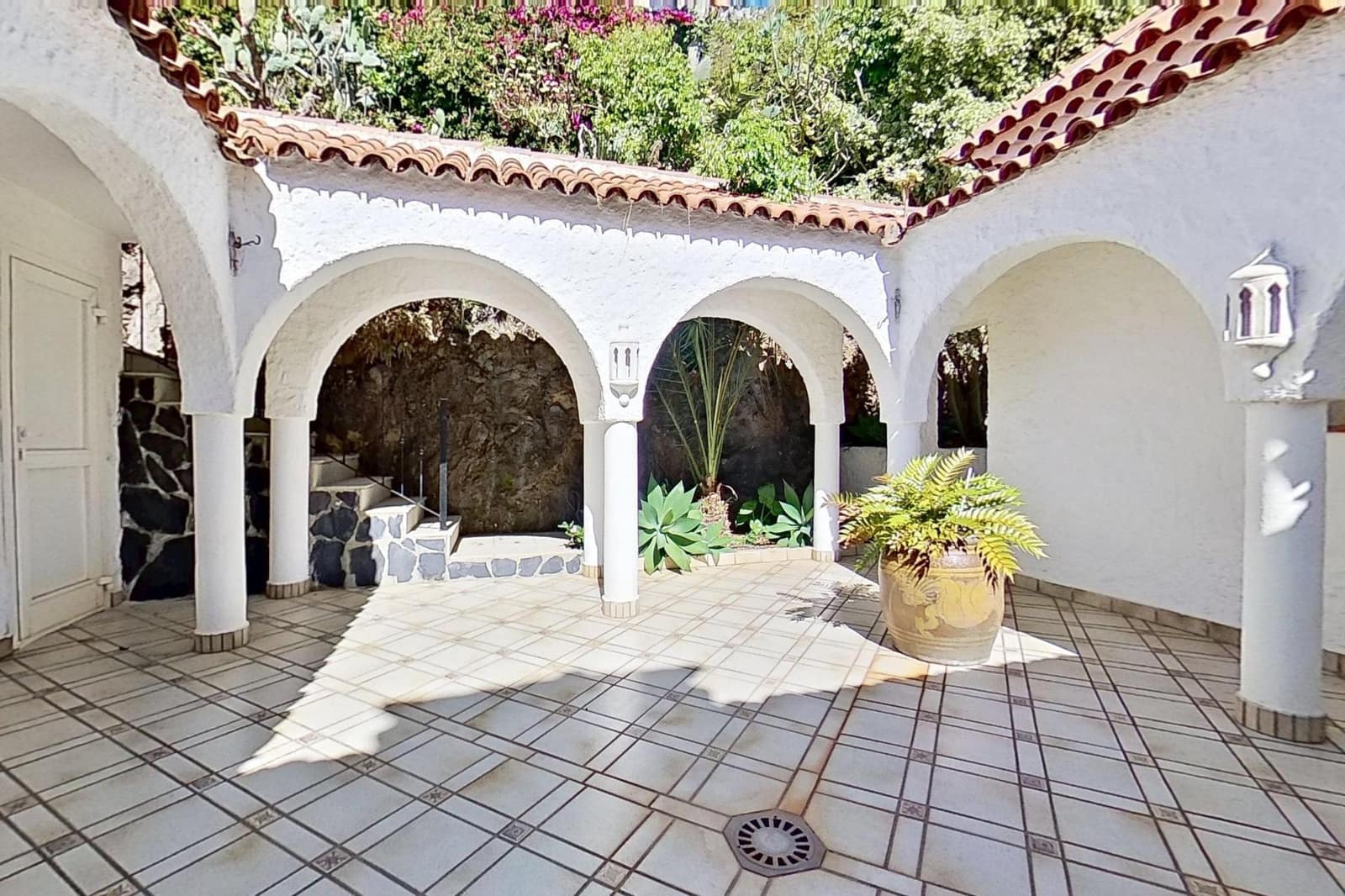 6 bedroom Villa for sale in Tacoronte with pool garage - € 1,300,000 (Ref: 9890534)