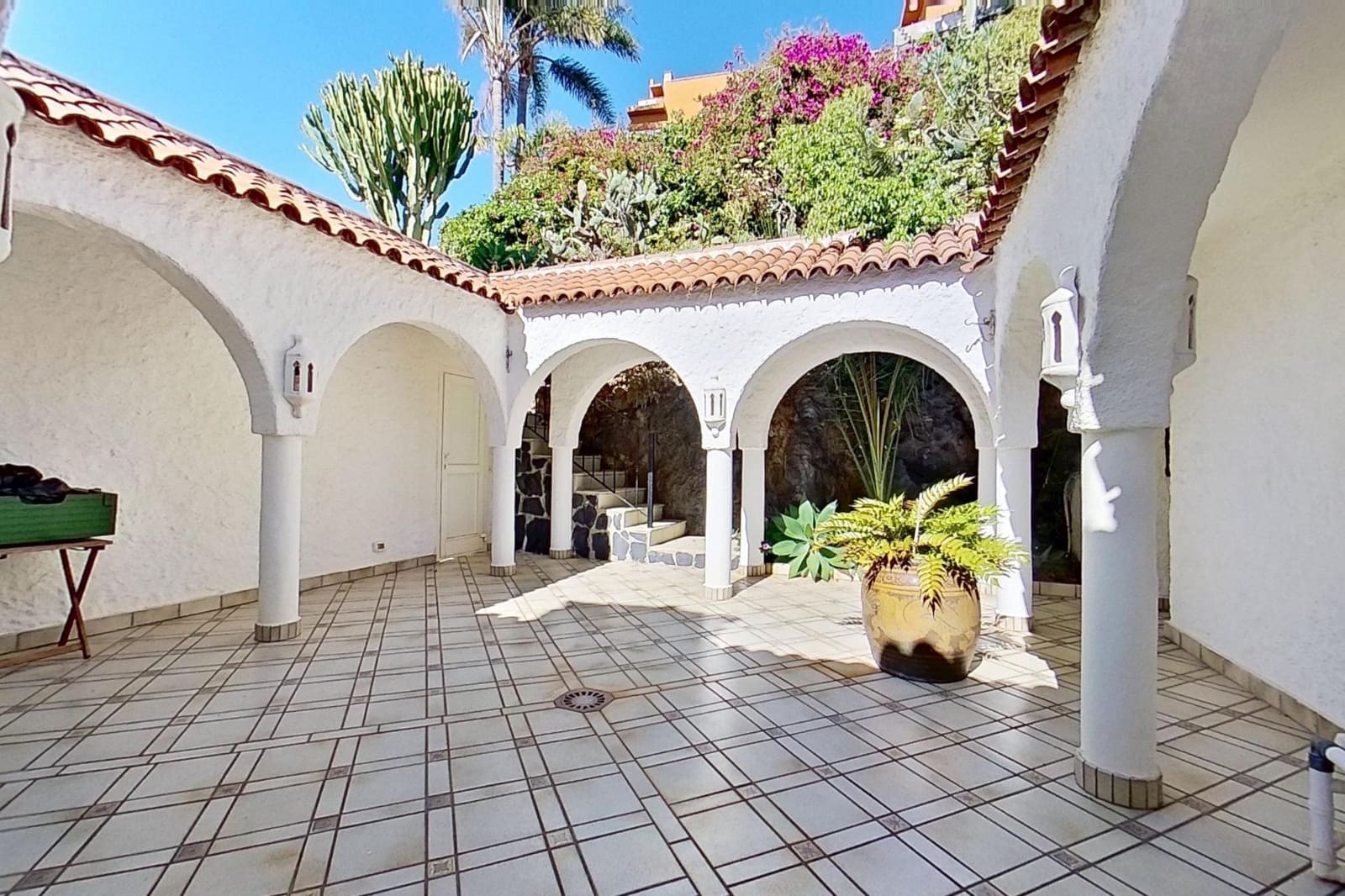 6 bedroom Villa for sale in Tacoronte with pool garage - € 1,300,000 (Ref: 9890534)