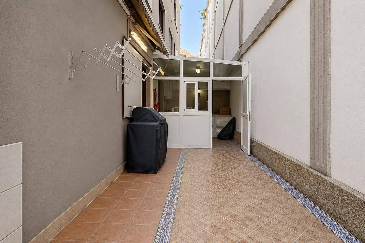 4 bedroom Flat for sale in Santa Cruz de Tenerife with garage - € 650,000 (Ref: 9929511)