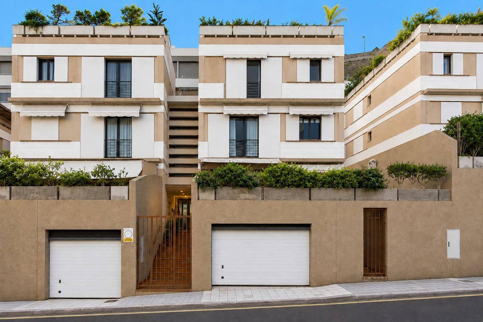 4 bedroom Flat for sale in Santa Cruz de Tenerife with garage - € 650,000 (Ref: 9929511)