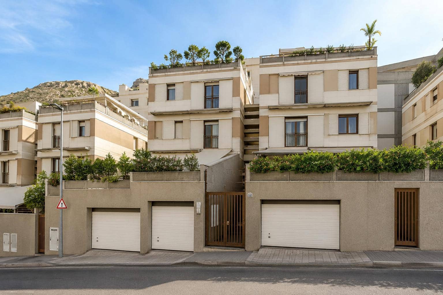 4 bedroom Flat for sale in Santa Cruz de Tenerife with garage - € 650,000 (Ref: 9929511)