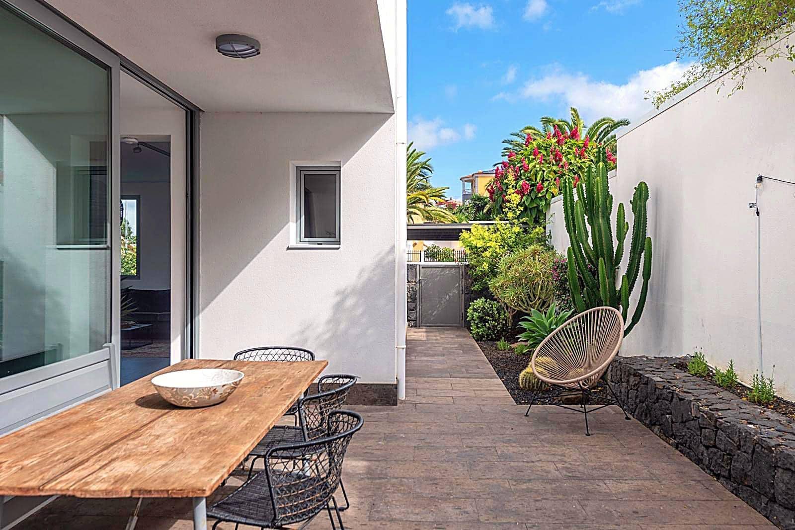 5 bedroom Villa for sale in El Sauzal with pool garage - € 1,190,000 (Ref: 9970751)