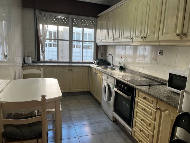 3 bedroom Flat for rent in Santiago de Compostela with garage - € 800 (Ref: 9168526)