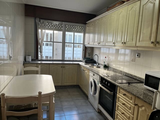 3 bedroom Flat for rent in Santiago de Compostela with garage - € 800 (Ref: 9168526)