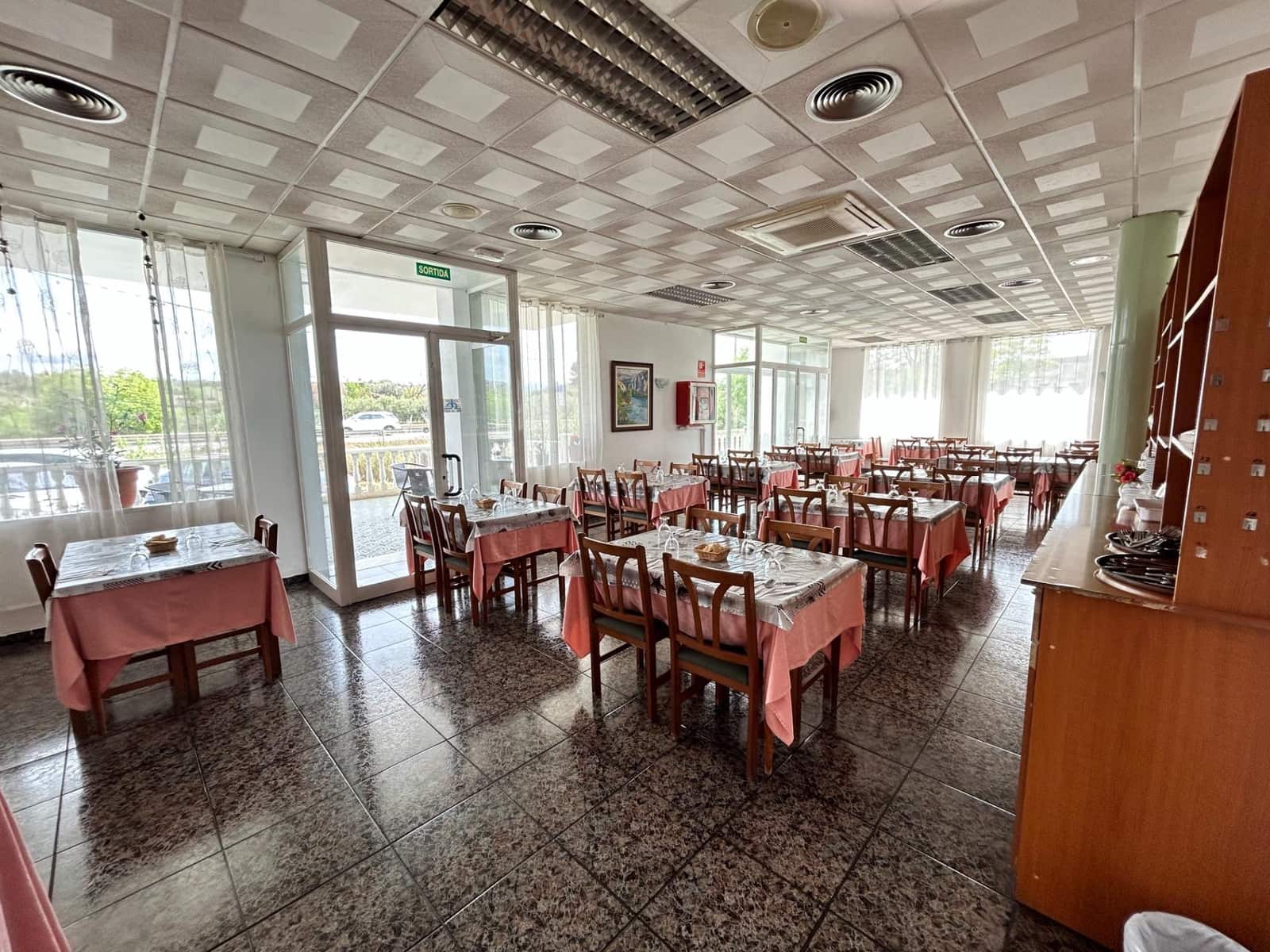 18 bedroom Hotel for sale in Mora la Nova - € 950,000 (Ref: 9116180)