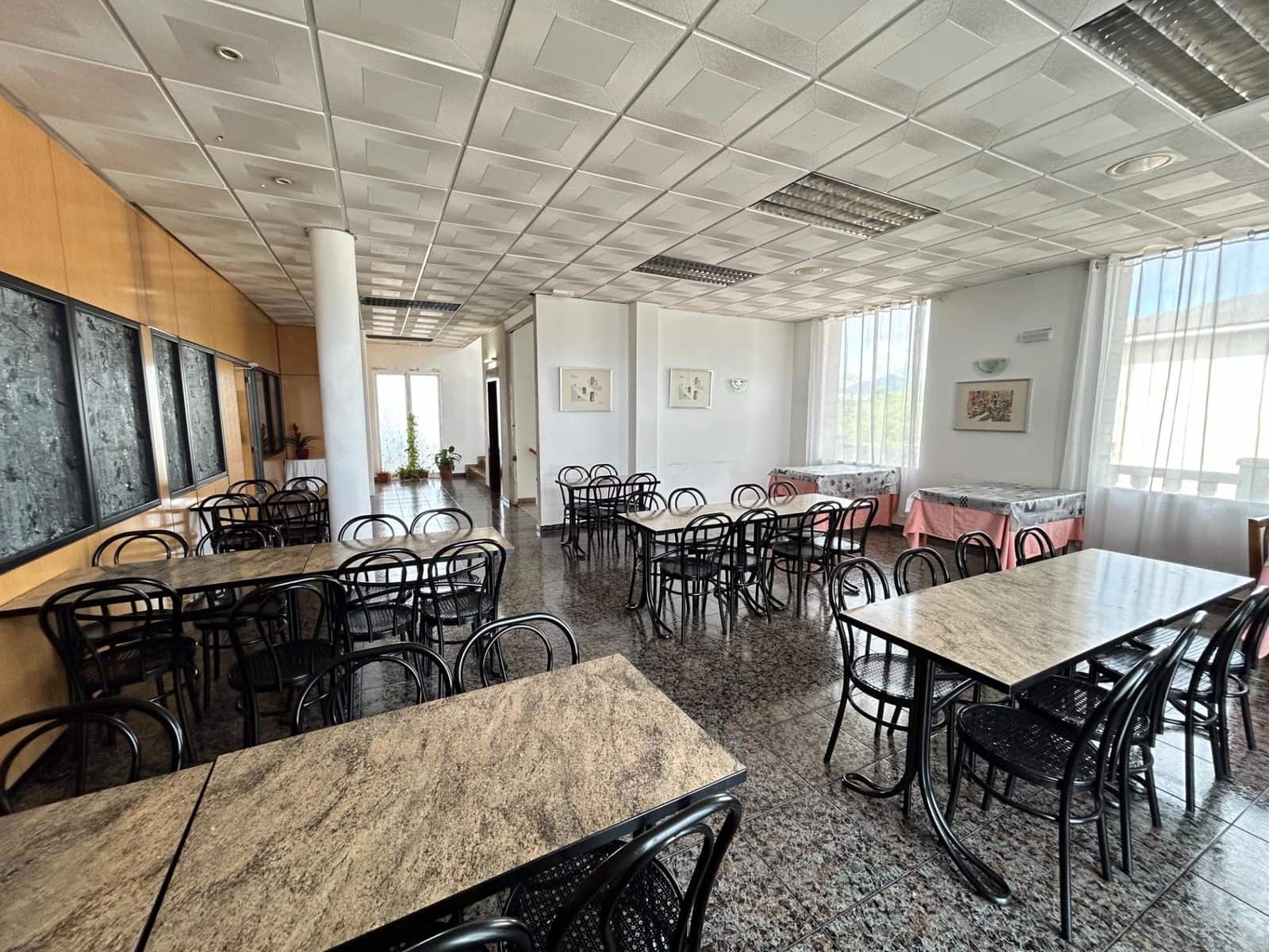 18 bedroom Hotel for sale in Mora la Nova - € 950,000 (Ref: 9116180)