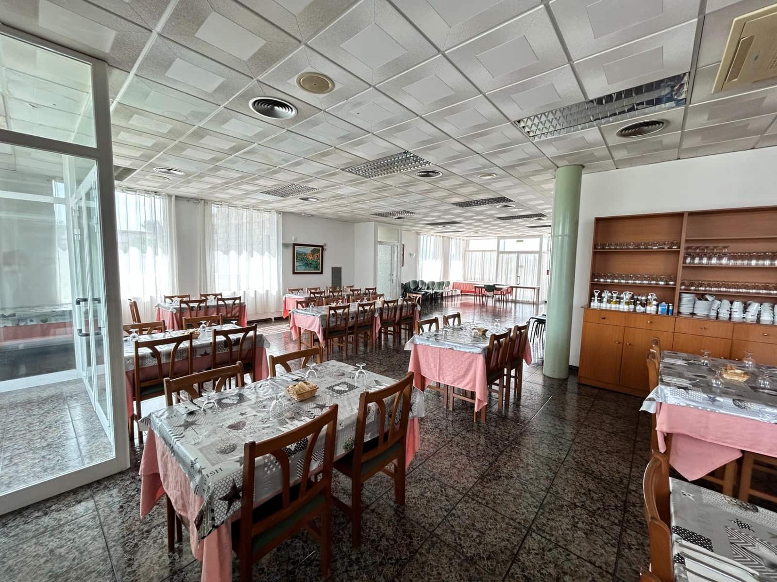 18 bedroom Hotel for sale in Mora la Nova - € 950,000 (Ref: 9116180)