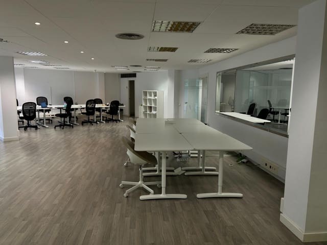 Kontor til leje i La Nova Esquerra de L'Eixample, Barcelona by - € 2.800 (Ref: 9116181)