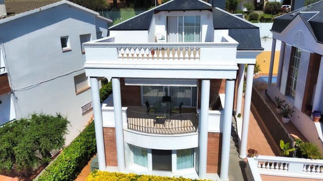5 bedroom Villa for sale in El Masnou with pool garage - € 799,900 (Ref: 9141671)