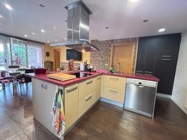 6 slaapkamer Villa te koop in Bigues i Riells met zwembad - € 498.000 (Ref: 9303638)