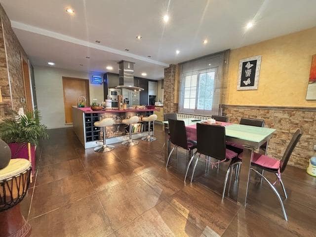 6 slaapkamer Villa te koop in Bigues i Riells met zwembad - € 498.000 (Ref: 9303638)