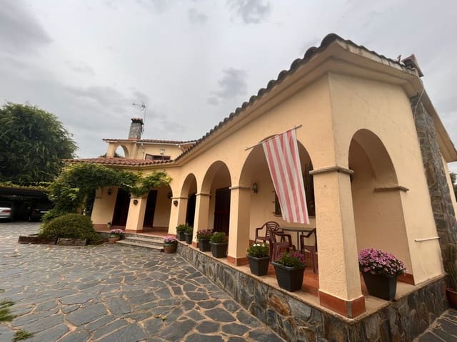 6 soveværelse Finca/Landehus til salg i Santa Eulàlia de Ronçana med garage - € 435.000 (Ref: 9338122)