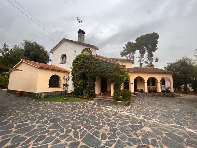 6 soveværelse Finca/Landehus til salg i Santa Eulàlia de Ronçana med garage - € 435.000 (Ref: 9338122)