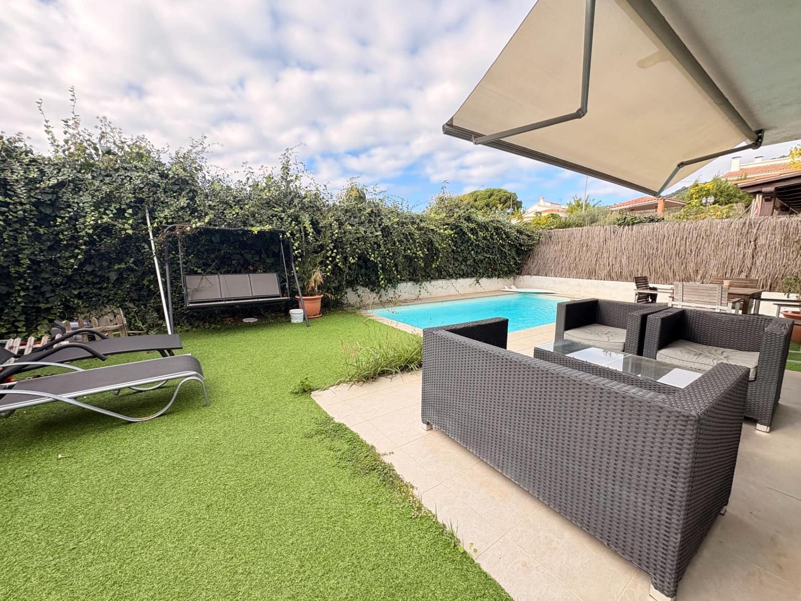 4 bedroom Villa for sale in Pineda de Mar with pool garage - € 550,000 (Ref: 9401190)