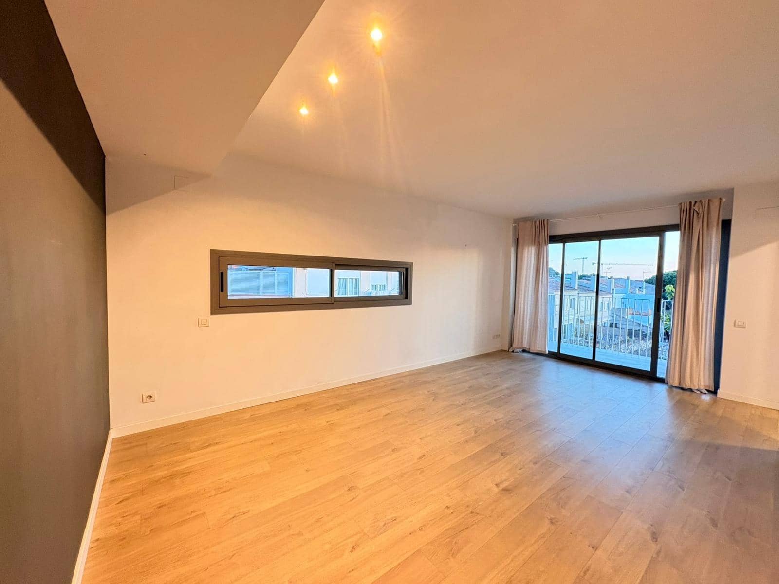 3 bedroom Flat for sale in Tiana - € 510,000 (Ref: 9431140)