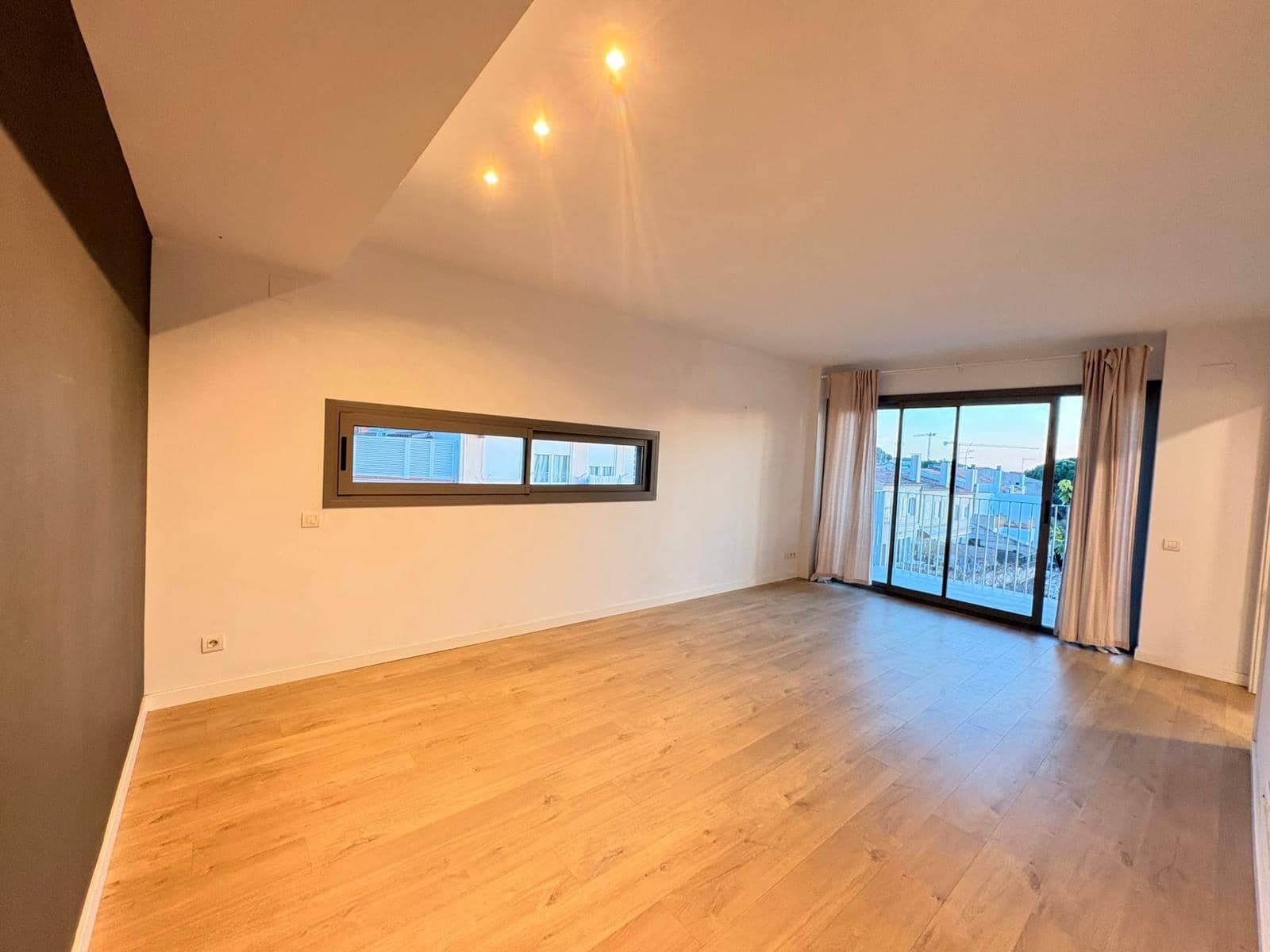 3 bedroom Flat for sale in Tiana - € 510,000 (Ref: 9431140)