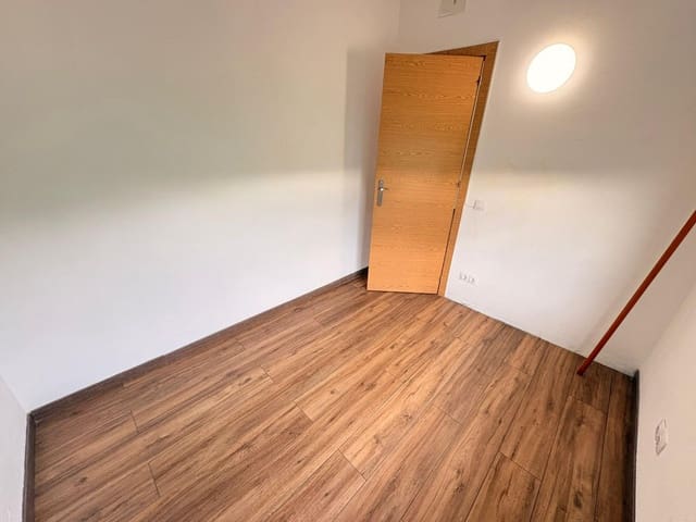 2 bedroom Penthouse for sale in Granollers - € 149,000 (Ref: 9491507)