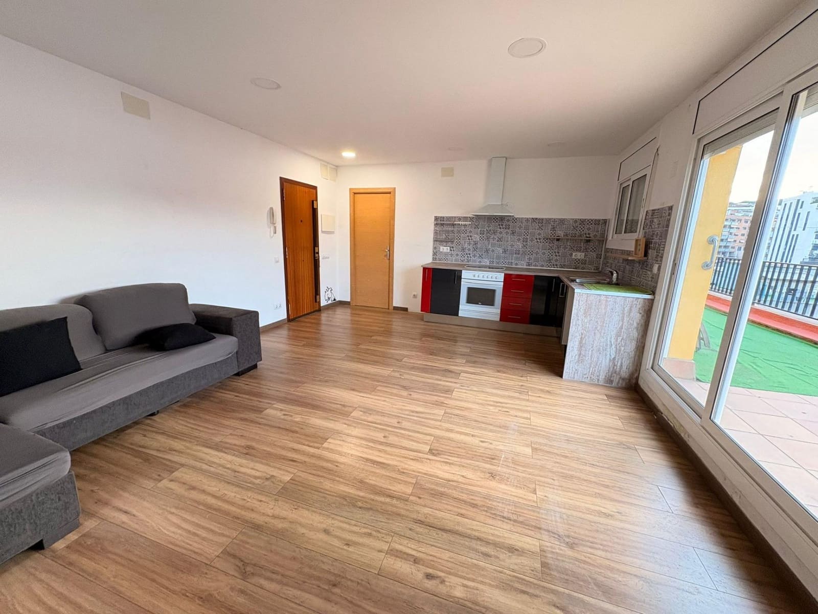 2 bedroom Penthouse for sale in Granollers - € 149,000 (Ref: 9491507)