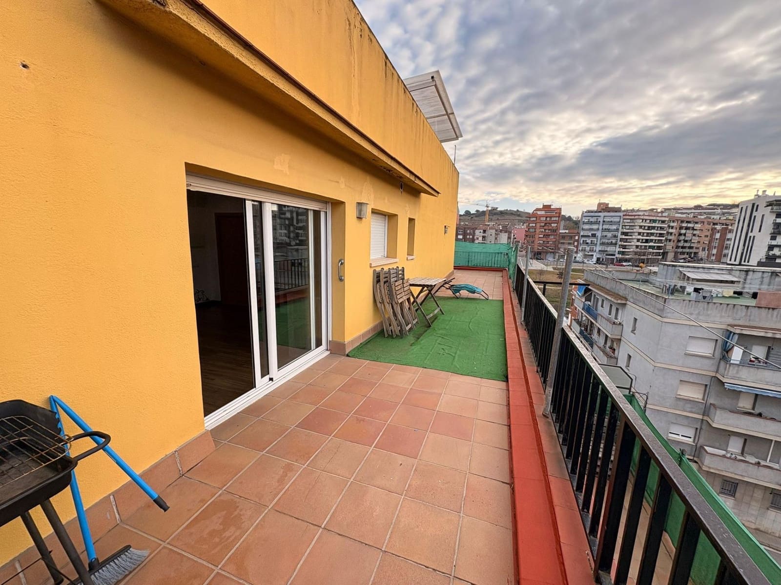 2 bedroom Penthouse for sale in Granollers - € 149,000 (Ref: 9491507)