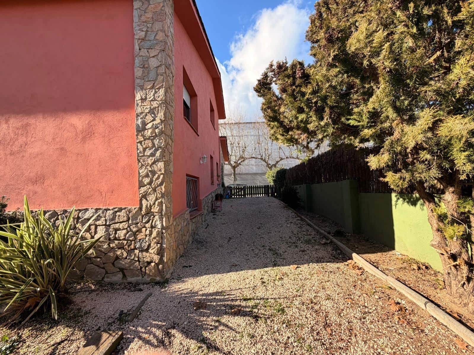 5 bedroom Villa for sale in Santa Maria de Palautordera with garage - € 498,000 (Ref: 9502453)