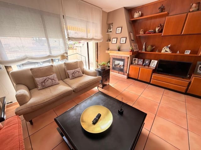 4 sovrum Villa till salu i Vilanova i la Geltrú med garage - 570 000 € (Ref: 9591403)