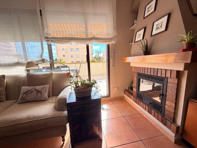 4 sovrum Villa till salu i Vilanova i la Geltrú med garage - 570 000 € (Ref: 9591403)