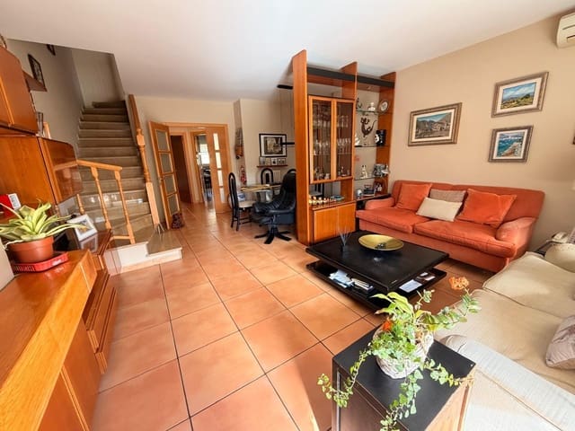 4 sovrum Villa till salu i Vilanova i la Geltrú med garage - 570 000 € (Ref: 9591403)