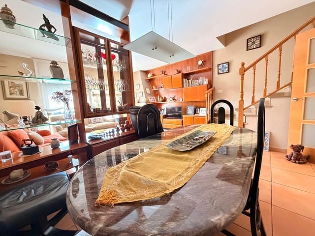 4 sovrum Villa till salu i Vilanova i la Geltrú med garage - 570 000 € (Ref: 9591403)