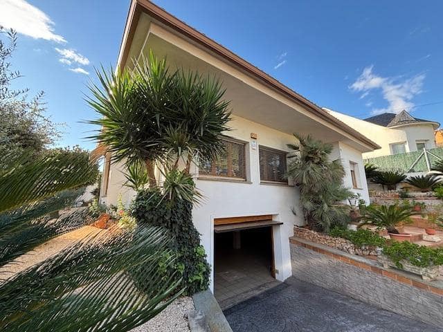 3 chambre Villa/Maison à vendre à Canovelles avec piscine - 580 000 € (Ref: 9721783)