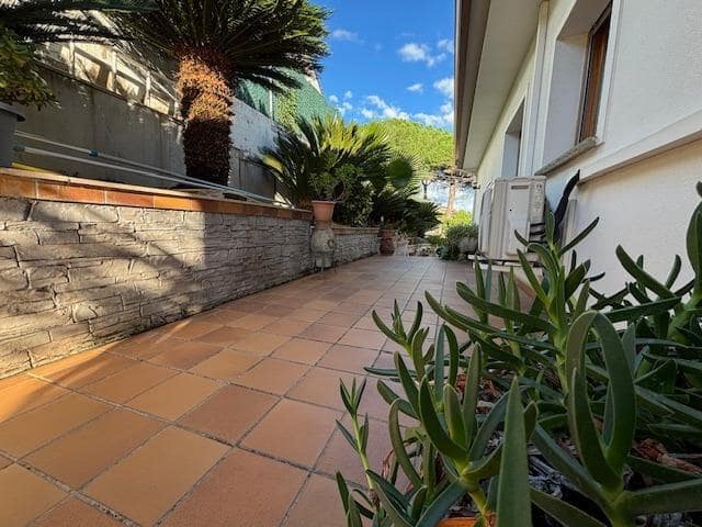 3 chambre Villa/Maison à vendre à Canovelles avec piscine - 580 000 € (Ref: 9721783)