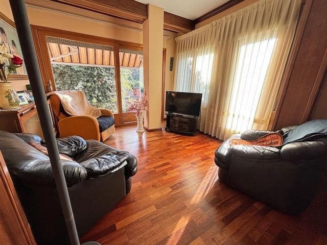 3 bedroom Villa for sale in Canovelles with pool - € 580,000 (Ref: 9721783)