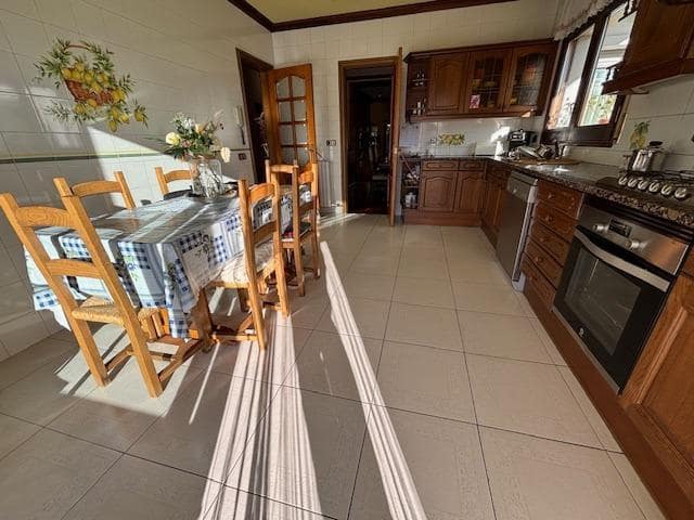 3 bedroom Villa for sale in Canovelles with pool - € 580,000 (Ref: 9721783)