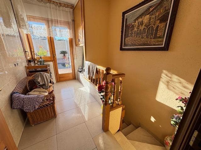 3 bedroom Villa for sale in Canovelles with pool - € 580,000 (Ref: 9721783)